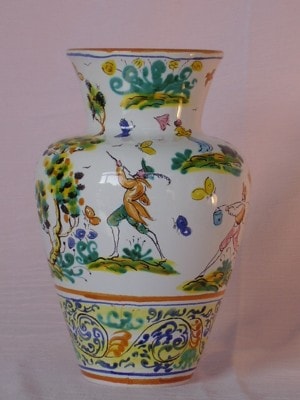 Artistic italian pottery of Albisola - Vase in majolica painted in Levantino style.